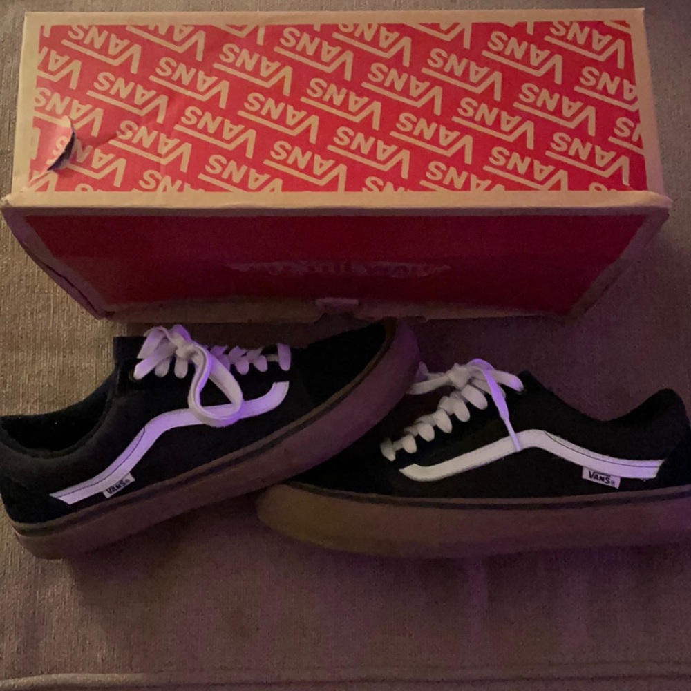 Vans Old Skool Pro | black/white/gum | M 9.5 | both black and white laces